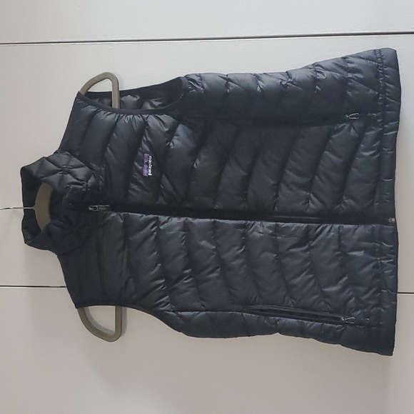 Patagonia Jackets & Blazers - Patagonia womens puff vest black size S